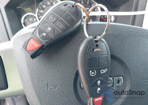 2010 Jeep Grand Cherokee Laredo из США, поврежденный, VIN 1J4PS4GK7AC118564